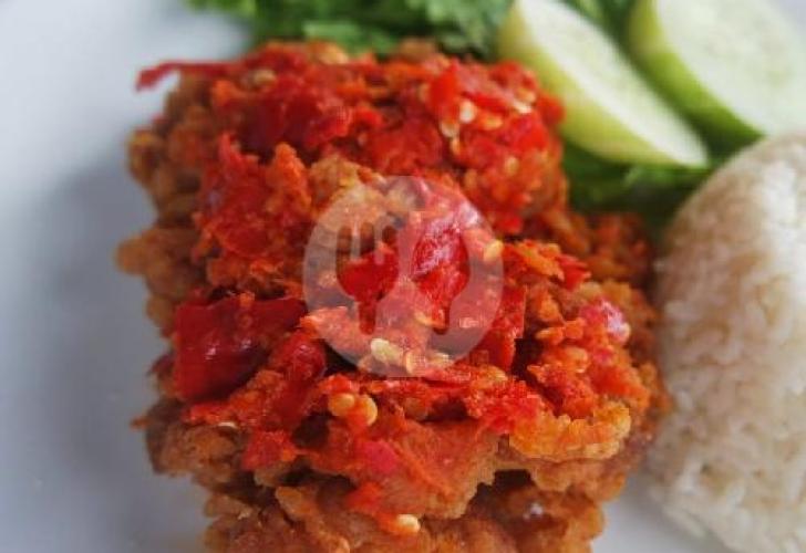 Ayam Geprek Hangat di Jantung Cilacap: Cerita di Balik Cafe Melis